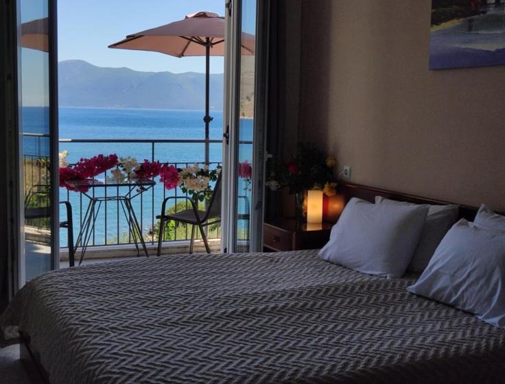 Ballas Apartments Agia Efimia ภายนอก รูปภาพ