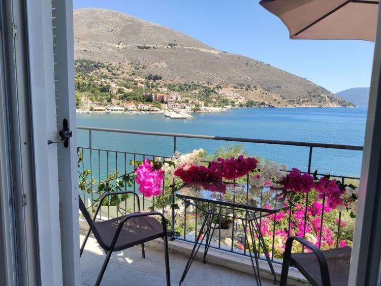 Ballas Apartments Agia Efimia ภายนอก รูปภาพ