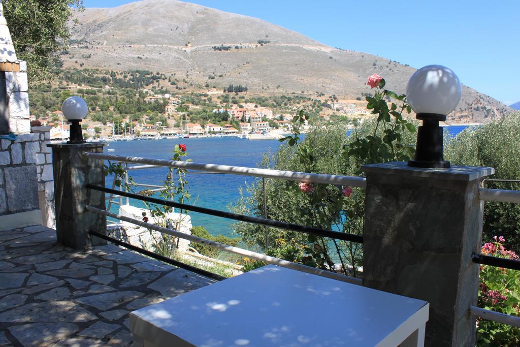 Ballas Apartments Agia Efimia ภายนอก รูปภาพ