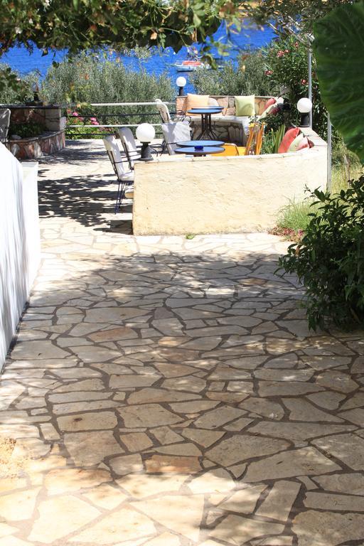 Ballas Apartments Agia Efimia ภายนอก รูปภาพ