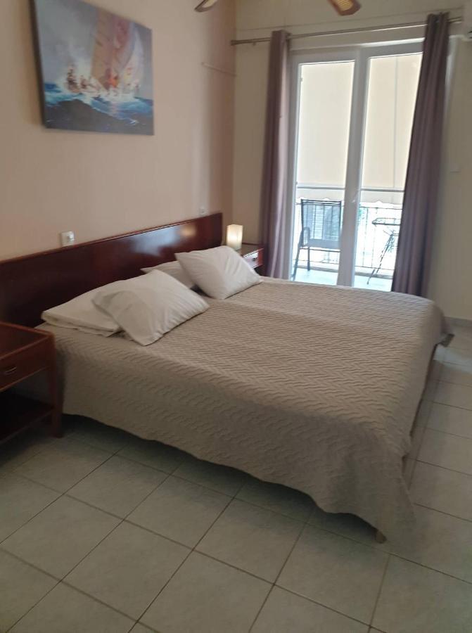 Ballas Apartments Agia Efimia ภายนอก รูปภาพ