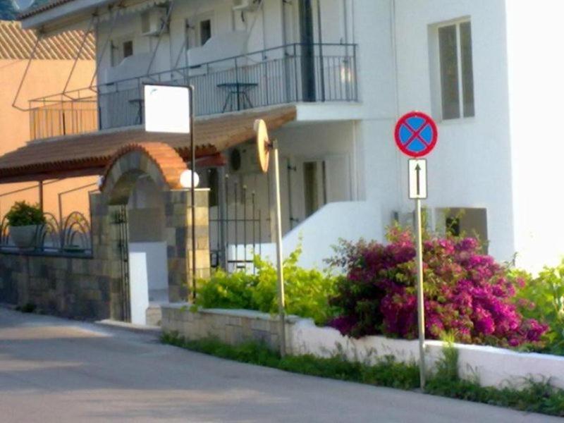 Ballas Apartments Agia Efimia ภายนอก รูปภาพ