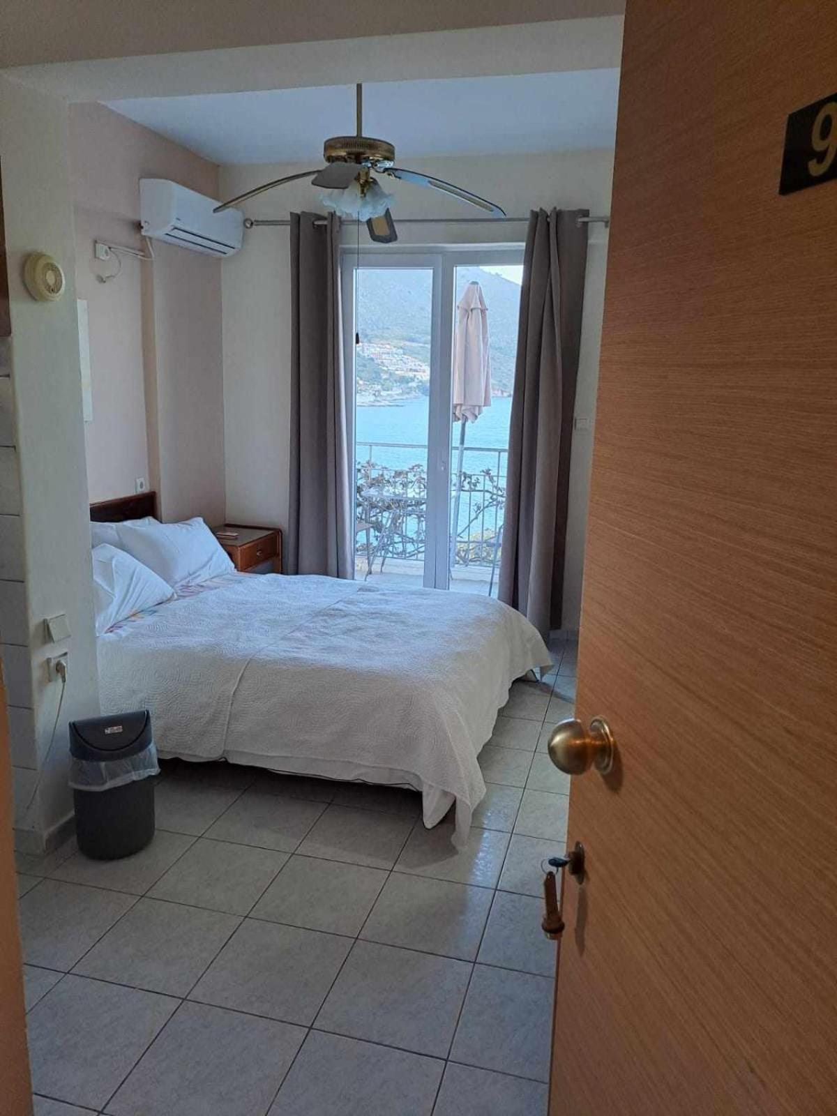 Ballas Apartments Agia Efimia ภายนอก รูปภาพ