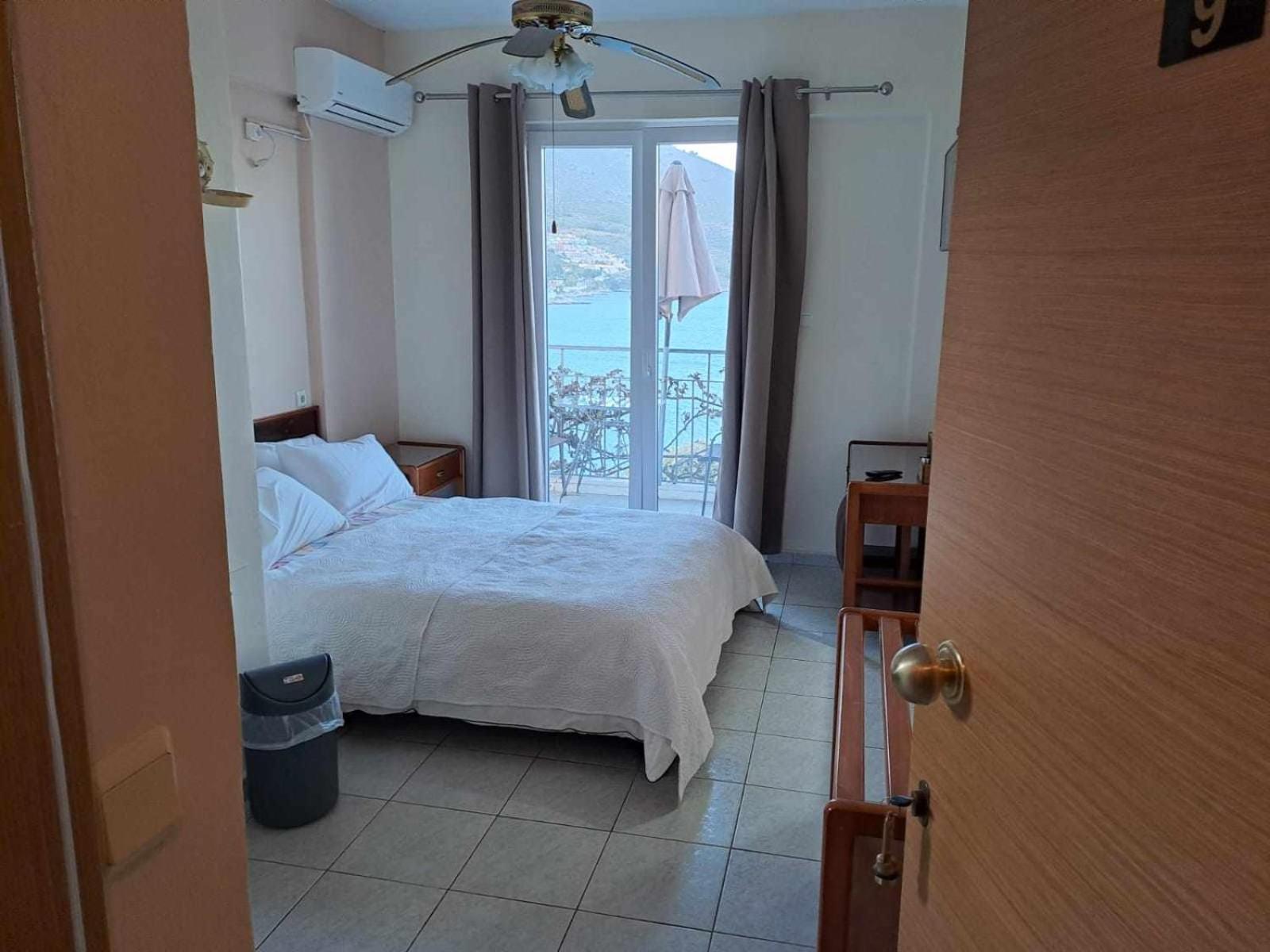Ballas Apartments Agia Efimia ภายนอก รูปภาพ
