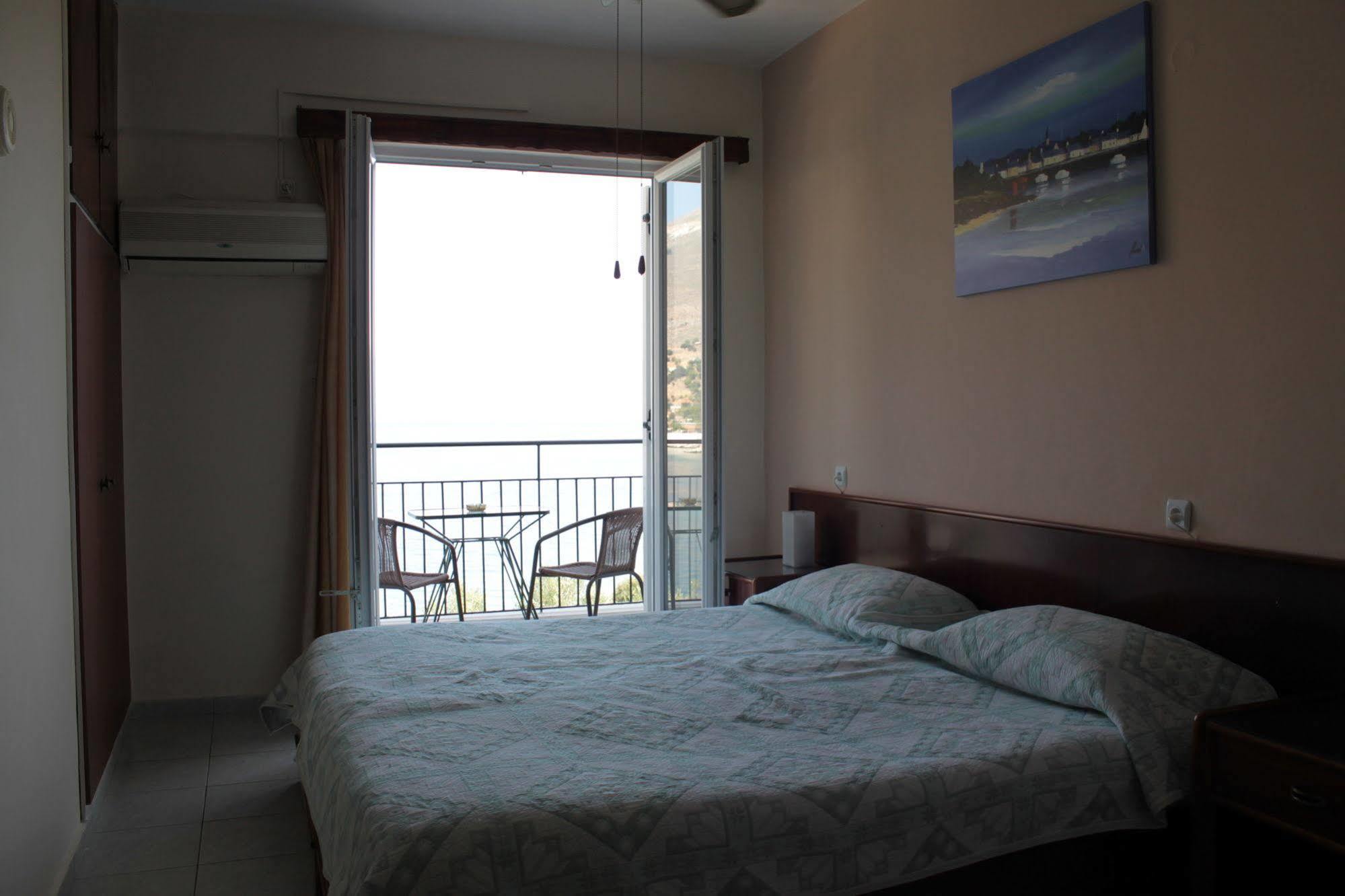 Ballas Apartments Agia Efimia ภายนอก รูปภาพ